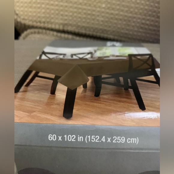 NWT Tablecloth Fabric 60"x102". - Picture 2 of 4